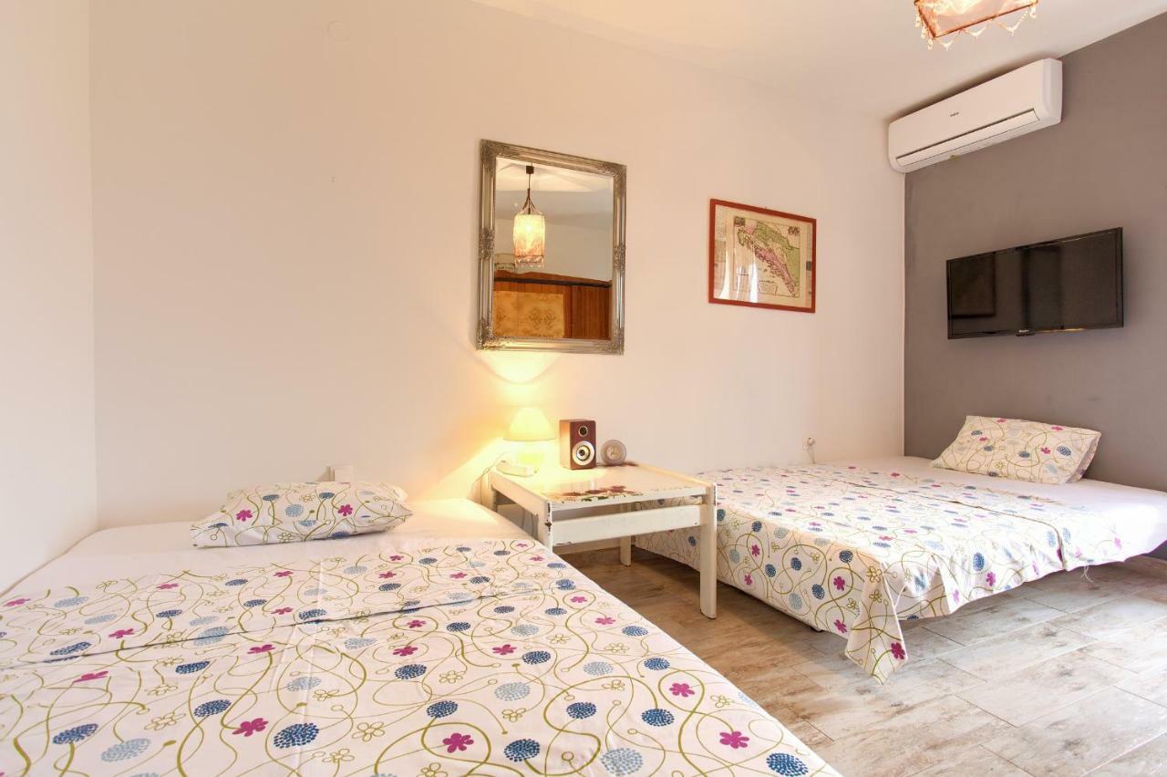 Apartman Lavandin Cizici Exterior foto